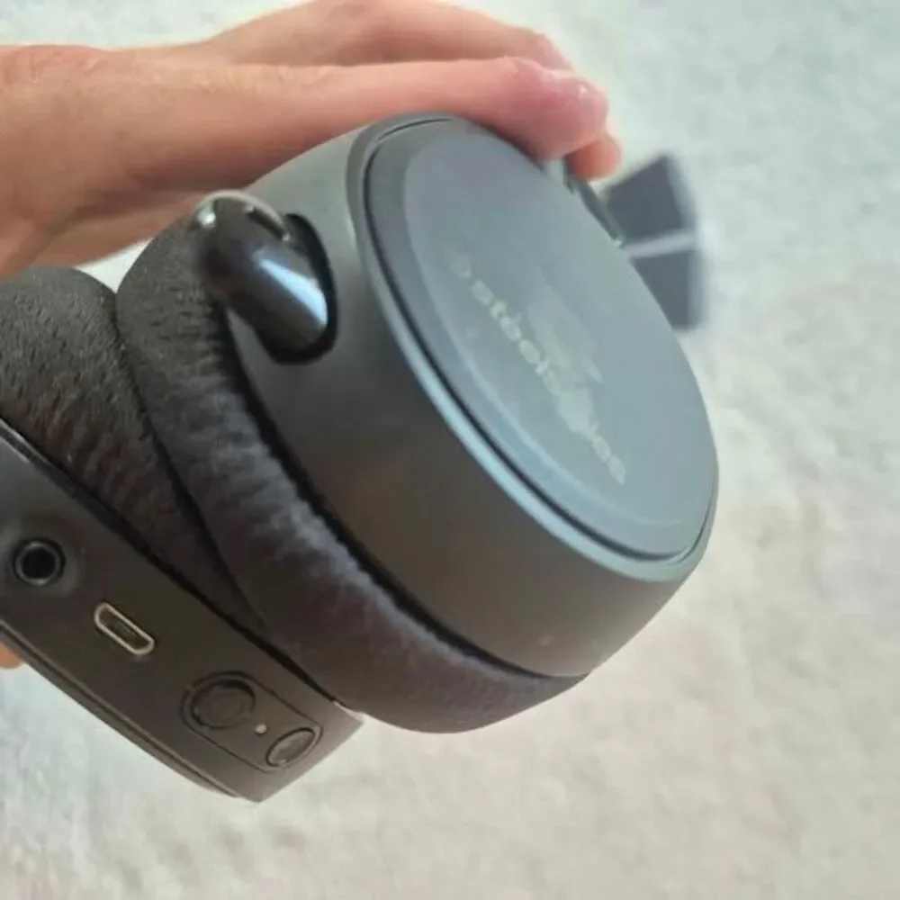 SteelSeries Arctis 9X Wireless Headset and Xbox Wireless Controller
